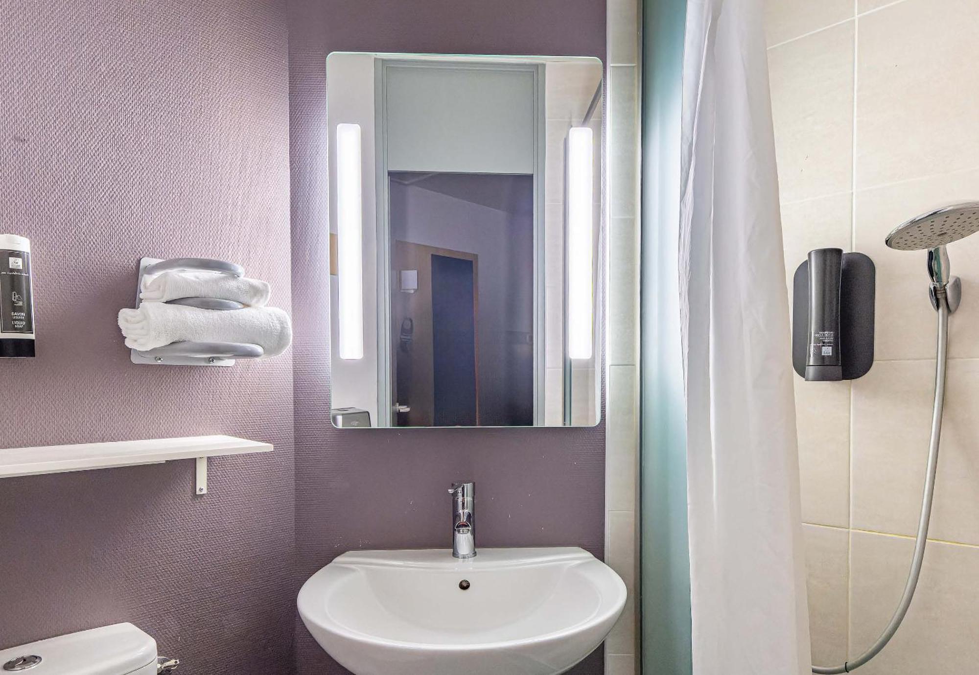 B&B Hotel Poitiers 1 Futuroscope Шасней дю Пуату Екстериор снимка