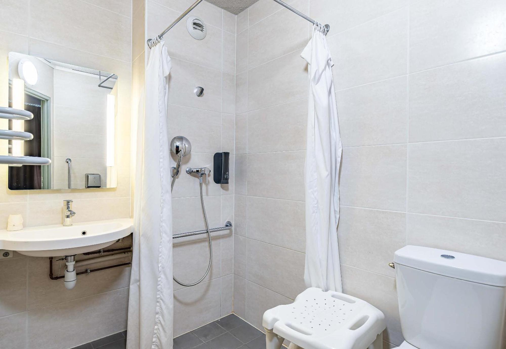 B&B Hotel Poitiers 1 Futuroscope Шасней дю Пуату Екстериор снимка